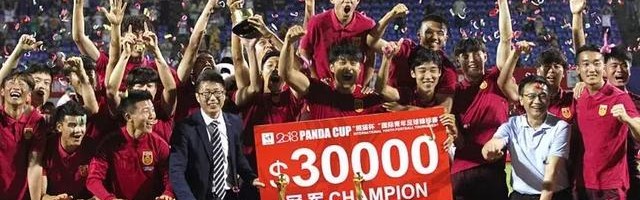  利物浦青训小将破门一战成名引关注  