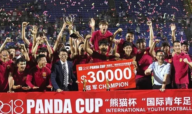  利物浦青训小将破门一战成名引关注  
